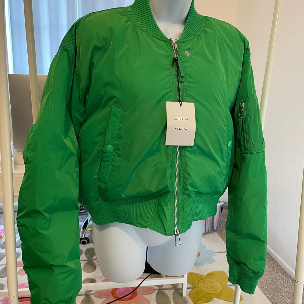 BV Pre Fall 2021 green puffy jacket Small NWT - Picture 2 of 10